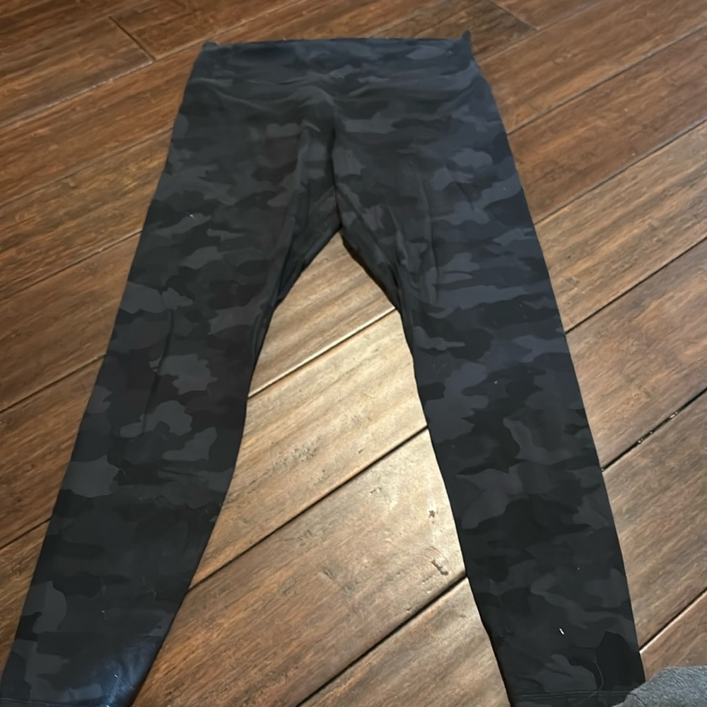 Women’s size 12 lululemon camo 28” high rise leggings